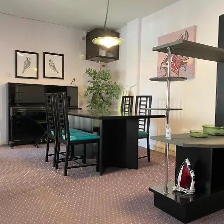 Проживание в семье Private In A Shared Flat At Location