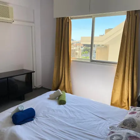 Private In A Shared Flat At Location Quarto em Acomodações Particulares *