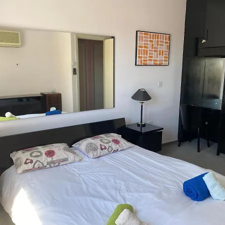 Quarto em Acomodações Particulares Private In A Shared Flat At Location *
