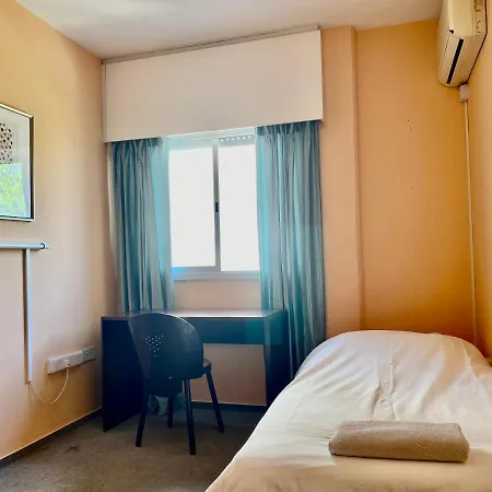 Проживание в семье Private In A Shared Flat At Location *
